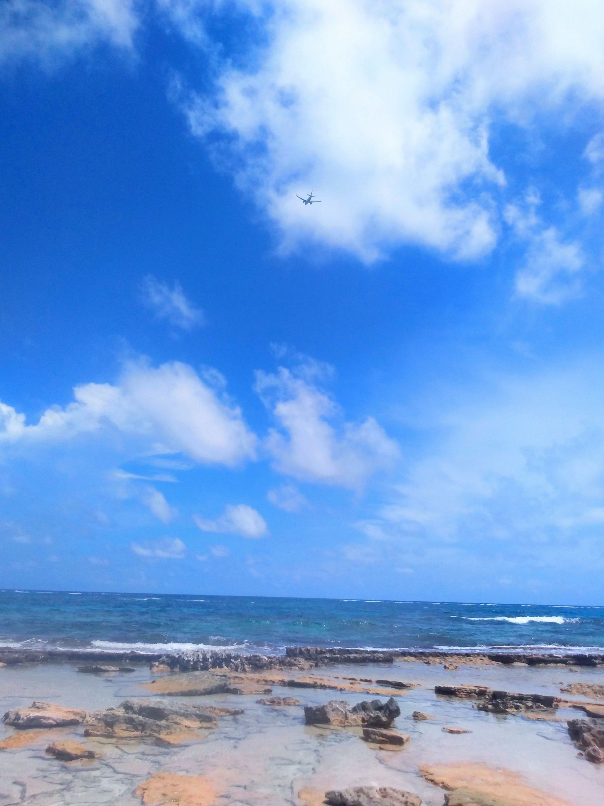 Avión sobre el mar de los siete colores. San Andrés Islas