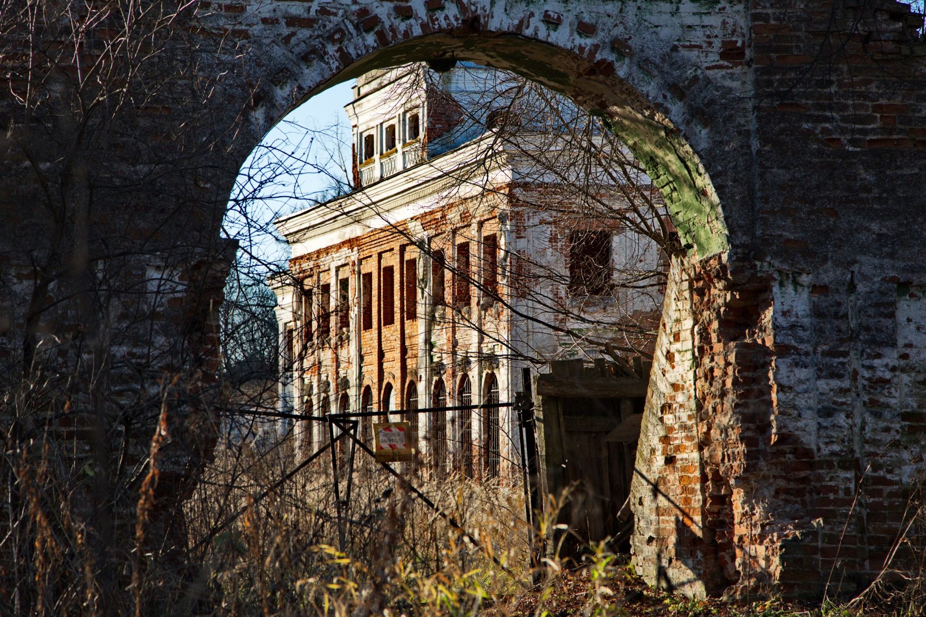 На графских развалинах