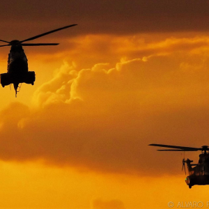 Helicópteros Cougar AS-532 al atardecer